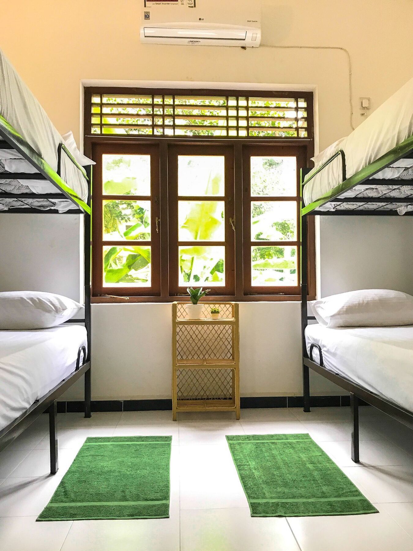Bed & Bicycle Hostel Dehiwala-Mount Lavinia Екстер'єр фото